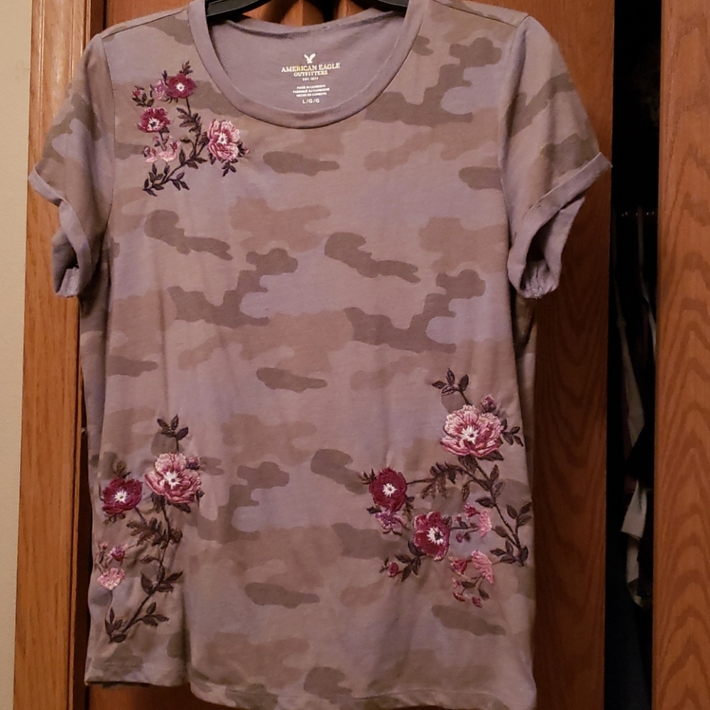American eagle camp rose embroidery tee